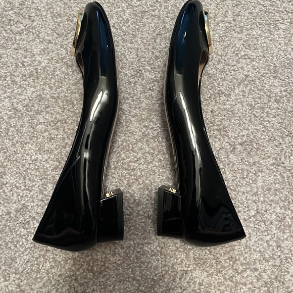 Tory Burch patent leather flats - Picture 3 of 6